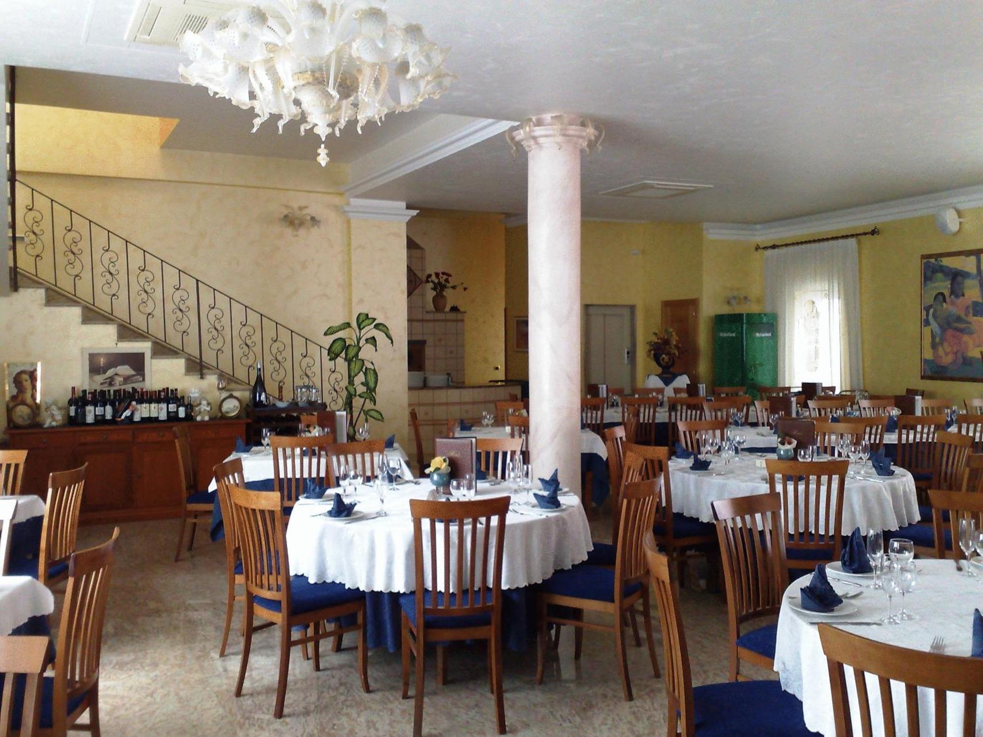Hotel Ristorante Cordial Comiso Exterior photo